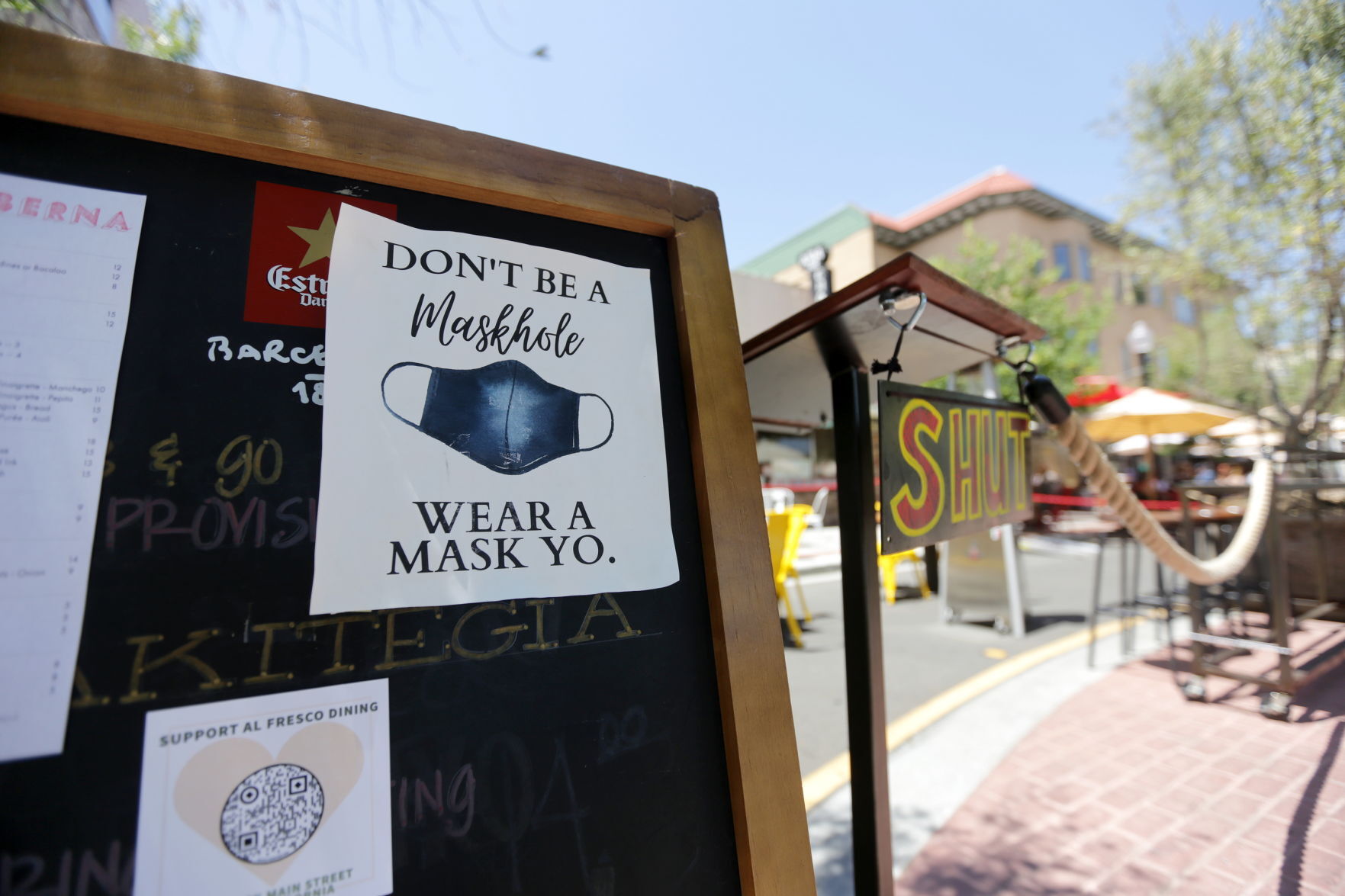 Mask requirement in downtown Napa's restaurant alley